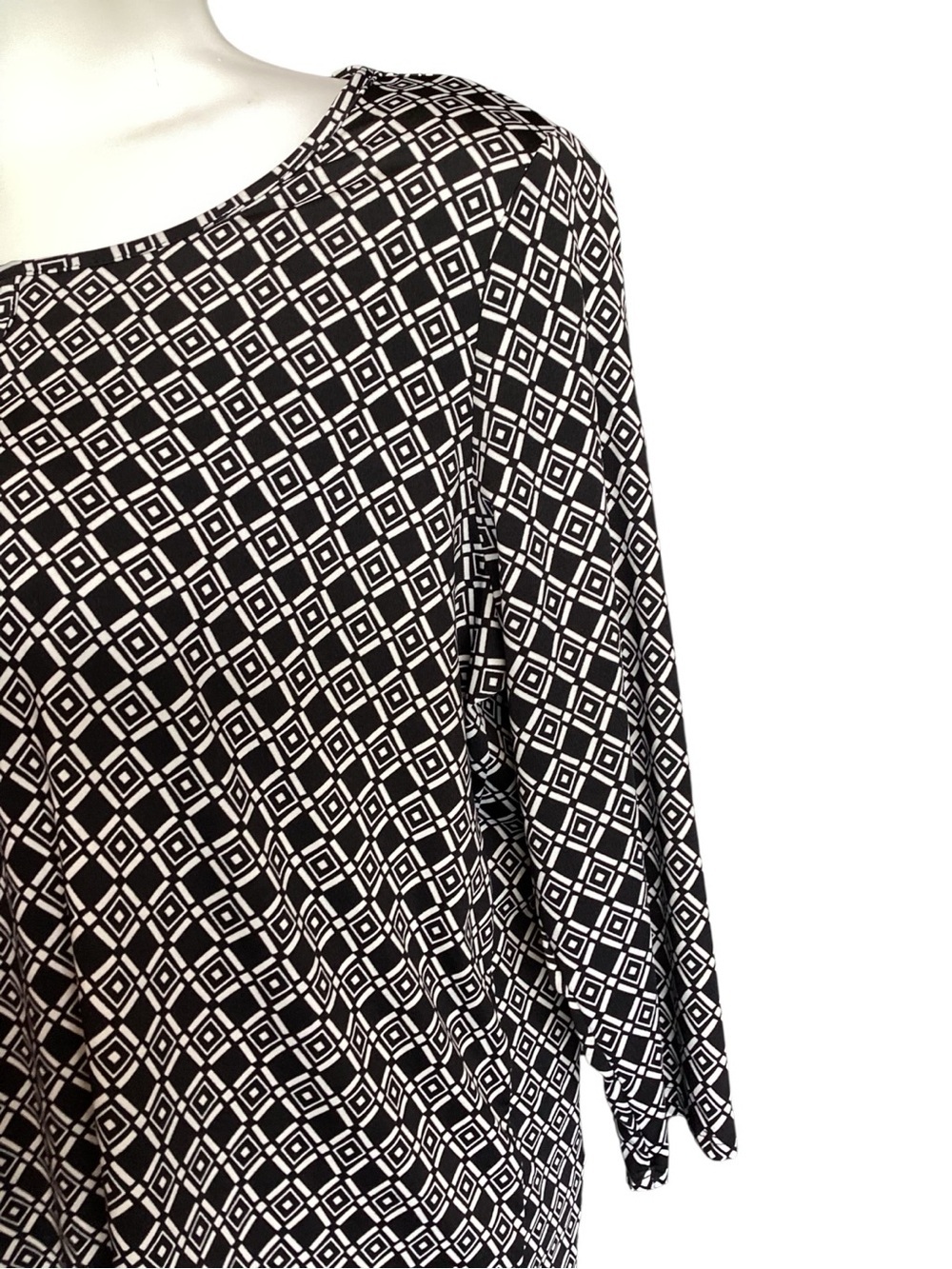 Kim Rogers Black & White Geometric Tie-Front Top - Picture 8 of 9